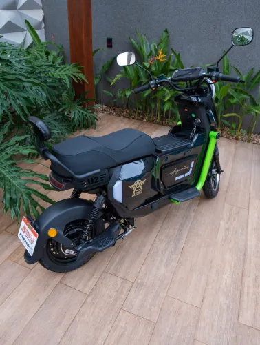 BICICLETA ELÉTRICA SCOOTER BIVOLT FOREVER  1000W PRETA