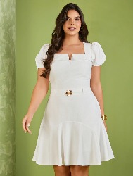 VESTIDO COM SAIA NESGADA E CINTO COM FIVELA DOURAD