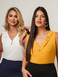 BLUSA CAVADA COM DETALHES NA GOLA E BOTÕES