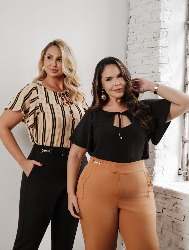 BLUSA COM MANGA FLARE E LAÇO FRONTAL