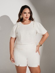 SHORT COM DETALHE DE TRANÇAS