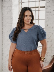 BLUSA COM PINGENTE FRONTAL