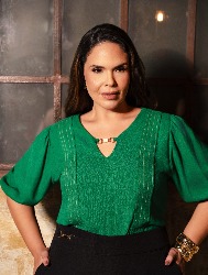 BLUSA COM ACESSÓRIO FRONTAL E PESPONTO