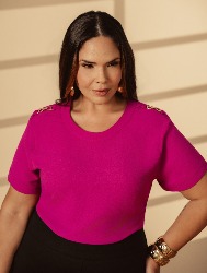 BLUSA COM ACESSÓRIOS METÁLICOS NOS OMBROS