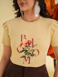 T.SHIRT COM MANGA PREQUEADA E ESTAMPA