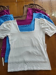 Blusa gola quadrada