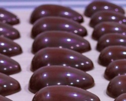 FORMA ESPECIAL SP - OVO LISO CASCA FINA TAMANHO 350 G BWB